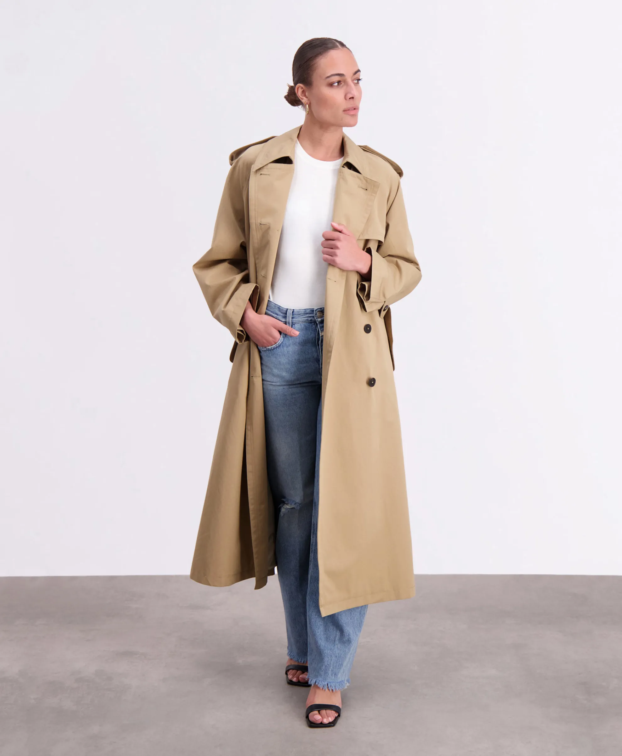 Closed Trenchcoat Trench Coat Bruin