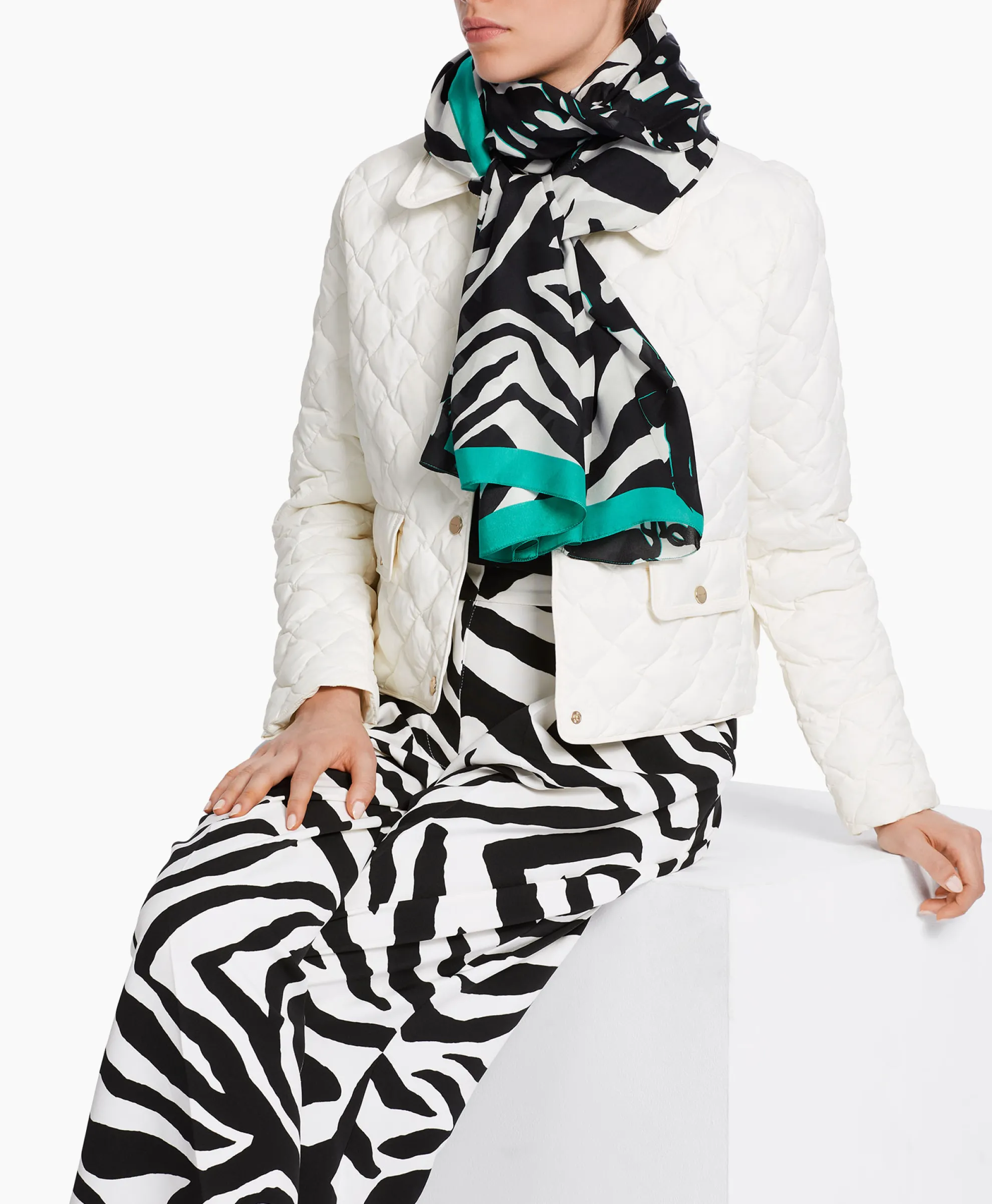 Marccain Collectie Shawl Wc B4.15 Z16 Zwart